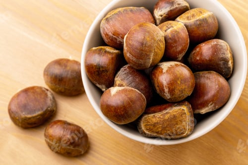 Preview: Chestnut in bowl