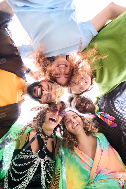 Preview: A group of people are standing in a circle with their heads together