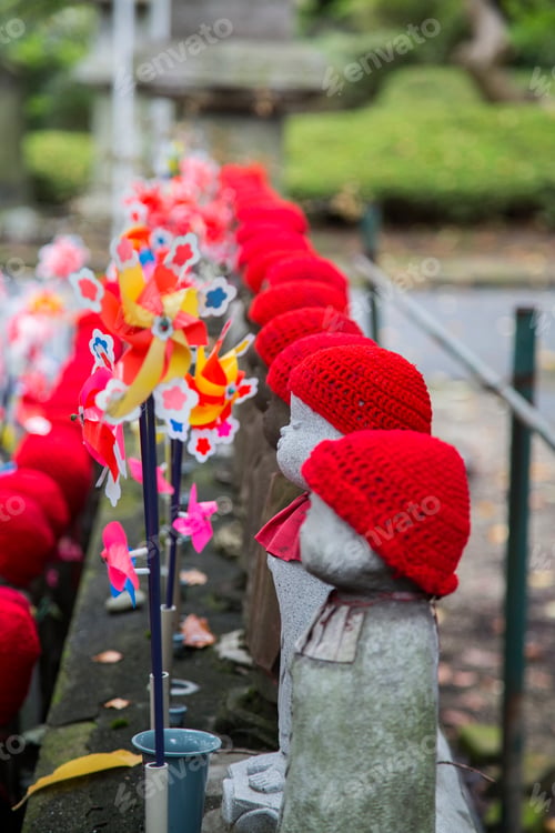 Preview: Jizo statues at Shiba park in Tokyo