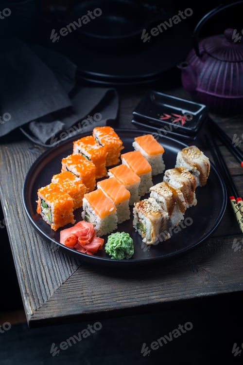 Preview: Various kinds of sushi