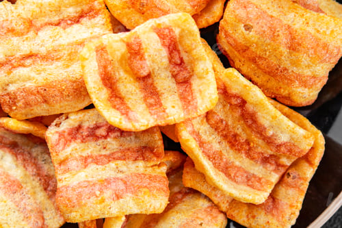 Preview: Chips bacon crispy rashers corn snacks fast food natural food fresh dish on the table