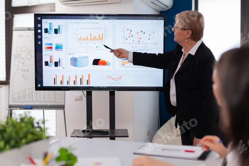 Preview: Businesswoman gives talk and speaking in conference room