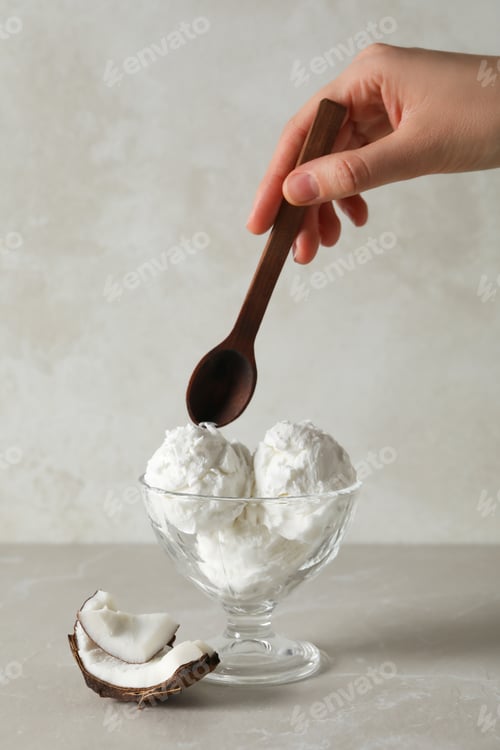 Preview: Summer dessert - ice cream, ice cream with coconut
