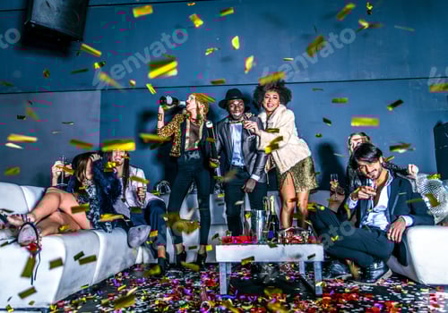 Visualização: Amigos fazendo festa em uma boate