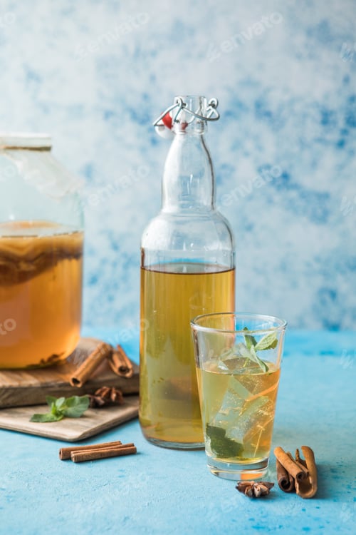 Preview: Raw fermented homemade alcoholic or non alcogolic kombucha. Ice tea with healthy natural probiotic