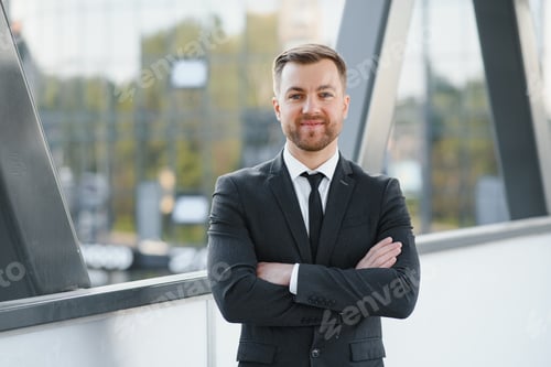 Preview: Portrait of an handsome businessman in an urban setting