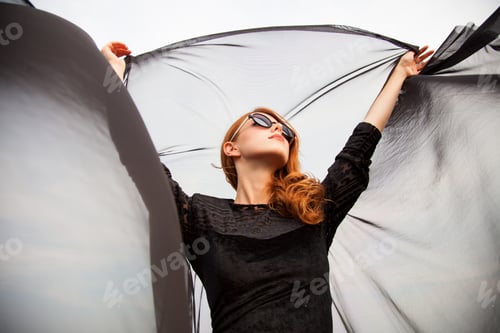 Preview: Redhead girl with cloth