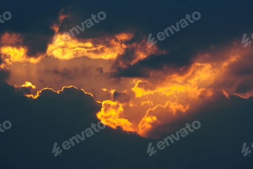Preview: Fiery break in the dark clouds