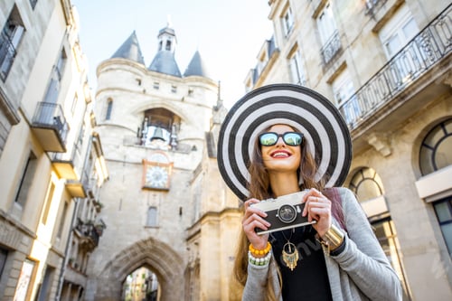 Preview: Woman traveling in Bordeaux city