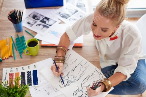 Preview: Artist woman putting much effort on her work