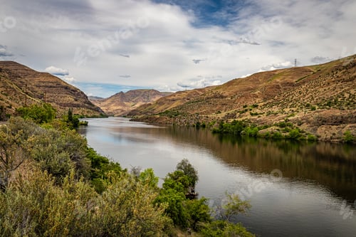 Preview: A View Of The Snake River At The Stateline Of Idaho And Oregon In Hells Canyon.