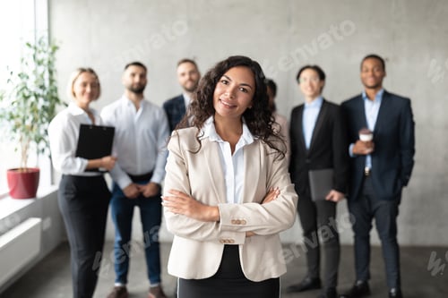 Preview: Businesswoman Standing In Front Of Her Employees Posing In Office