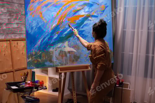 Preview: Creative artist in studio