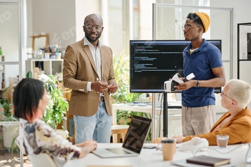 Preview: Colleagues testing new software for VR glasses