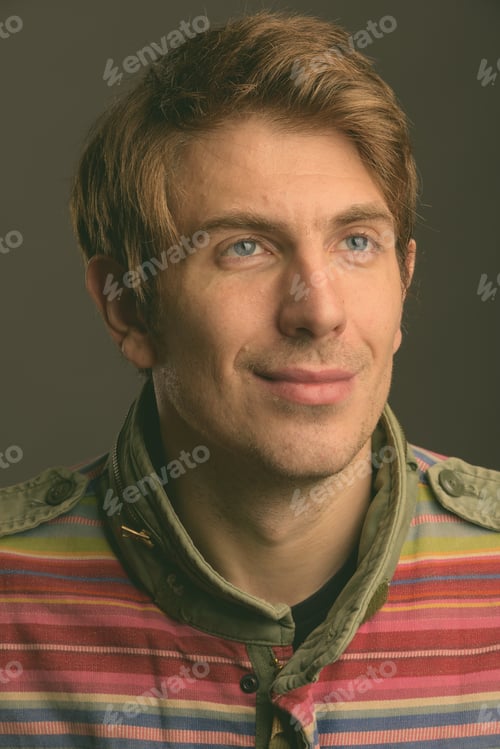 Preview: Handsome man against gray background
