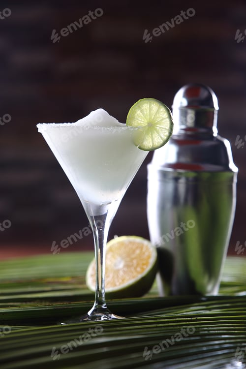Preview: Selective focus shot of tasty cocktail White Lady