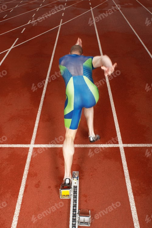Preview: rear view of athlete at start