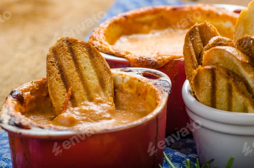 Preview: Tomato and cheese dip baked with crispy garlic toast