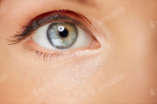 Preview: Female eye