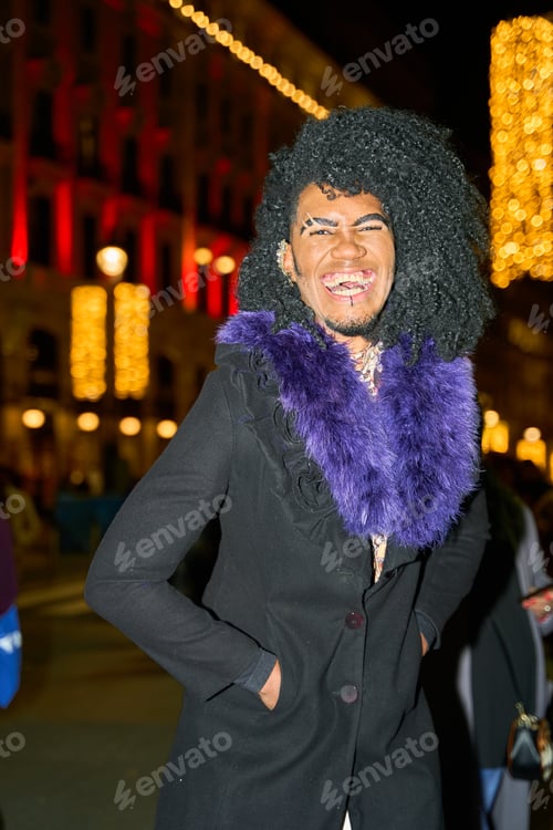 Preview: Young artist laughing with purple feather boa and hands in pockets