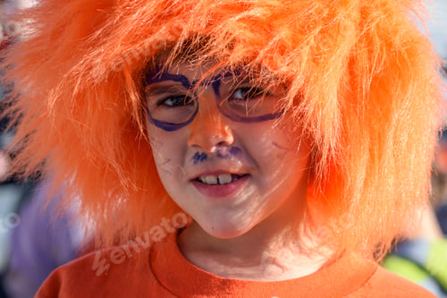 Preview: Young Sports Fan with orange wig and face paint