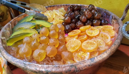 Preview: Appetizing candied fruit on a plate