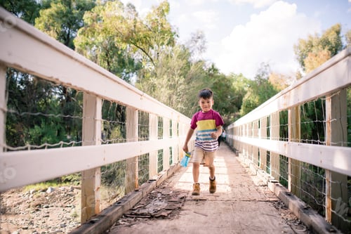 Preview: boy in a bridge