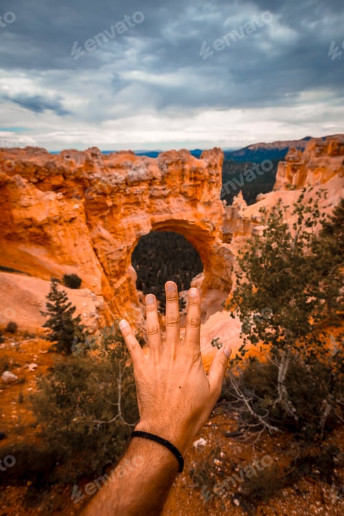 Preview: Extended hand in The Arch Grand Escalante in Bryce National Park. Utah