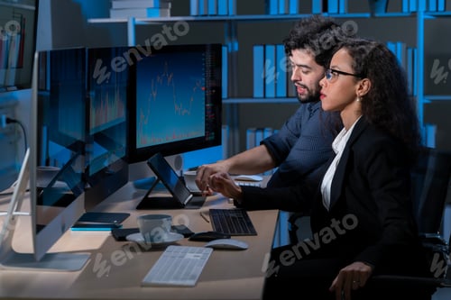 Preview: business men and women who are working hard Working late into the night
