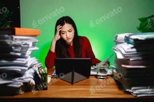Preview: A stressed female freelancer makes her report on a digital tablet. Workaholic people concept