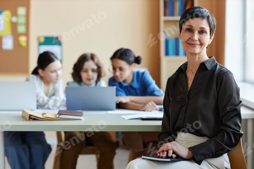 Visualização: Professor tendo aula com crianças na escola
