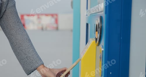 Preview: Woman cellphone to pay on vending machine