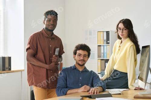 Preview: Young business people working in team in office
