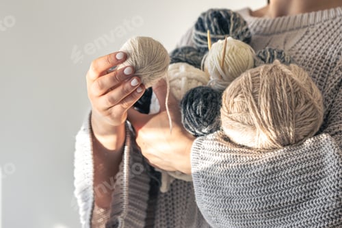 Preview: Close-up, woman hands holding several colored balls of thread.