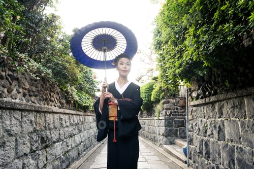 Preview: Asian woman with yukata walking in Kyoto, Japan