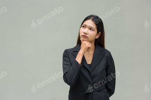 Preview: Portrait of young Asian businesswoman