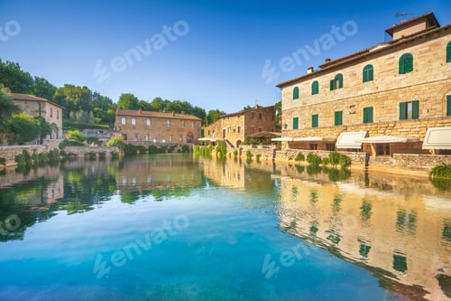 Preview: Bagno Vignoni village and thermal baths or hot pool. Tuscany, Italy.