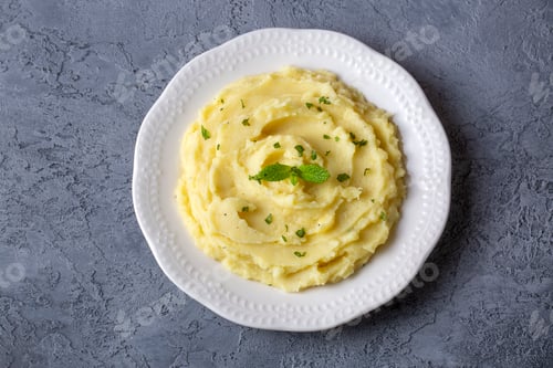 Preview: Serving of creamy mashed potato made from boiled potatoes