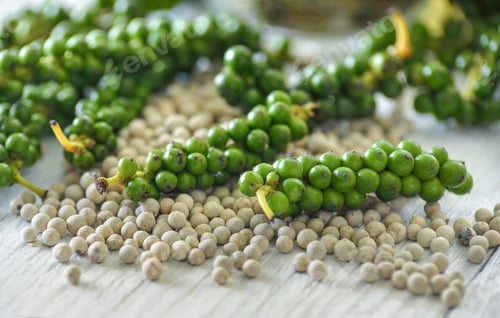 Preview: peppercorn on wood