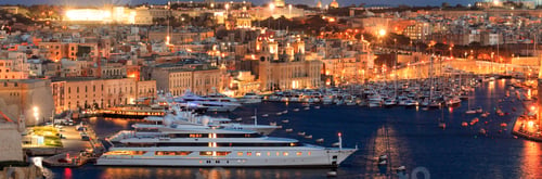 Preview: Valletta, Malta. View of Grand harbor from Upper Barrakka Gardens in the evening