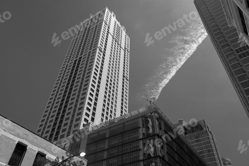 Preview: Big Building On A Street On Chicago Downtown