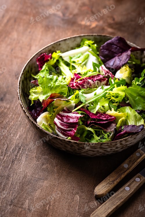Preview: Bowl of fresh green salad mix