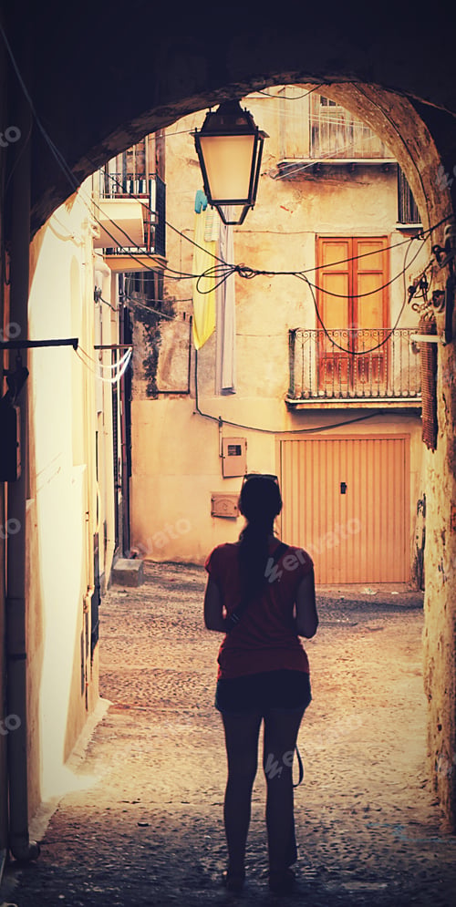 Preview: A person seen from behind