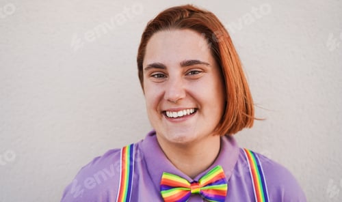Preview: Curvy gay woman smiling on camera - Focus on face
