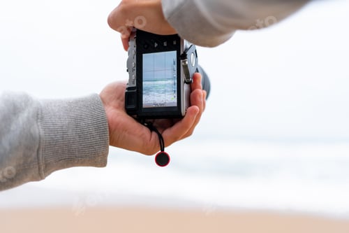 Preview: Traveller make photo holding mirrorless camera in hand