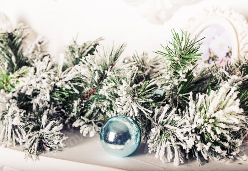 Preview: Christmas decoration with fir branches and xmas balls