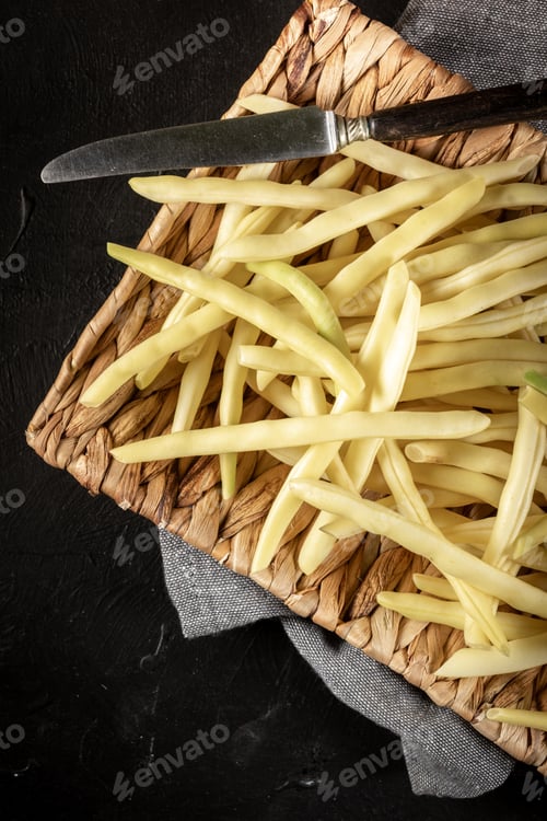 Preview: Raw fresh yellow beans.