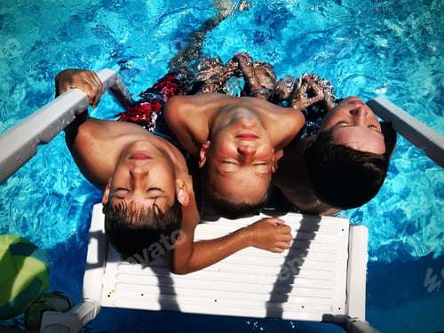 Preview: Friends at pool