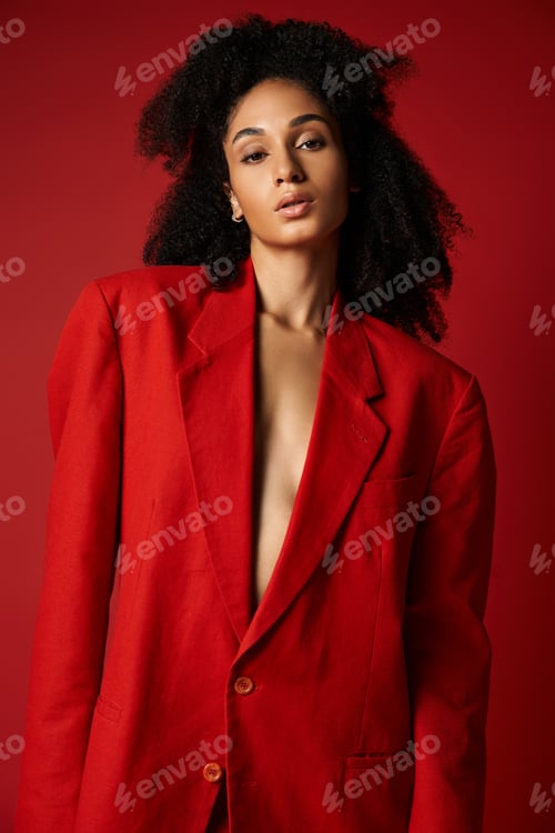 Preview: Bold elegance: woman radiates confidence in red suit