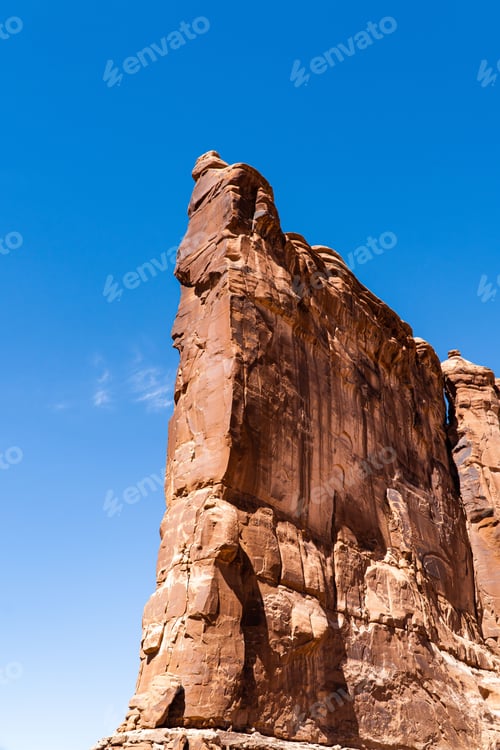 Preview: Tower of Babel under blue bright sky in Arches National Park
